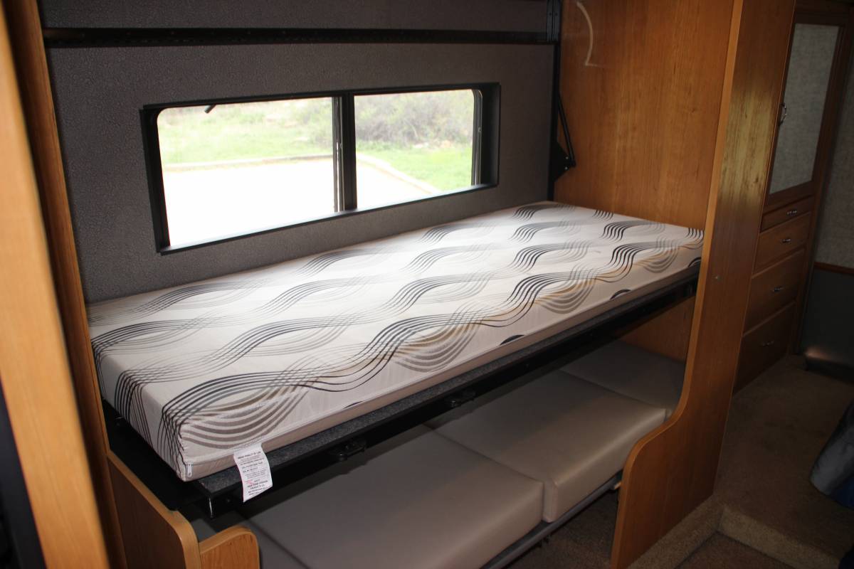 Photo 23 - 2016 Fleetwood Class A Motorhome rental photo 25