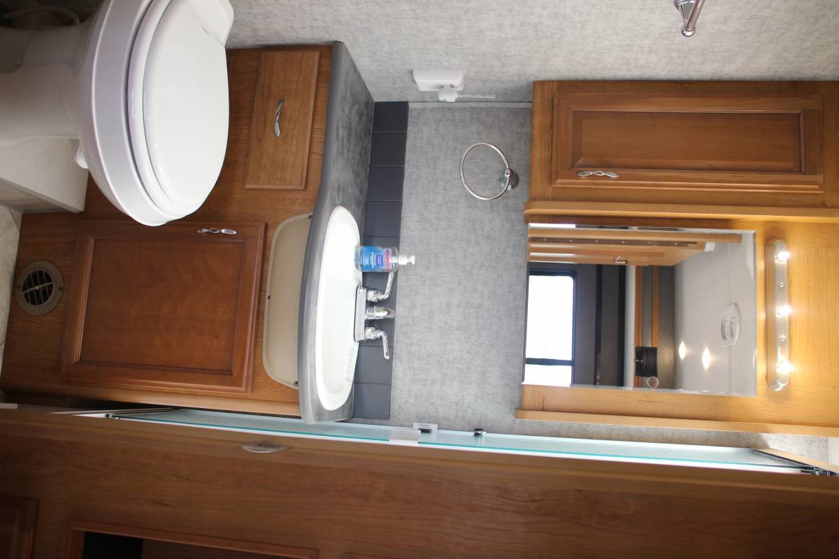 Photo 26 - 2016 Fleetwood Class A Motorhome rental photo 28