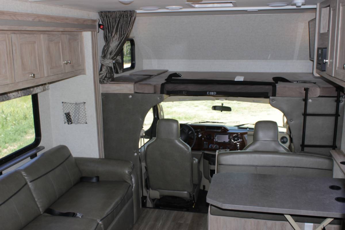 Photo 4 - 2017 Coachmen Class C Motorhome rental photo 6