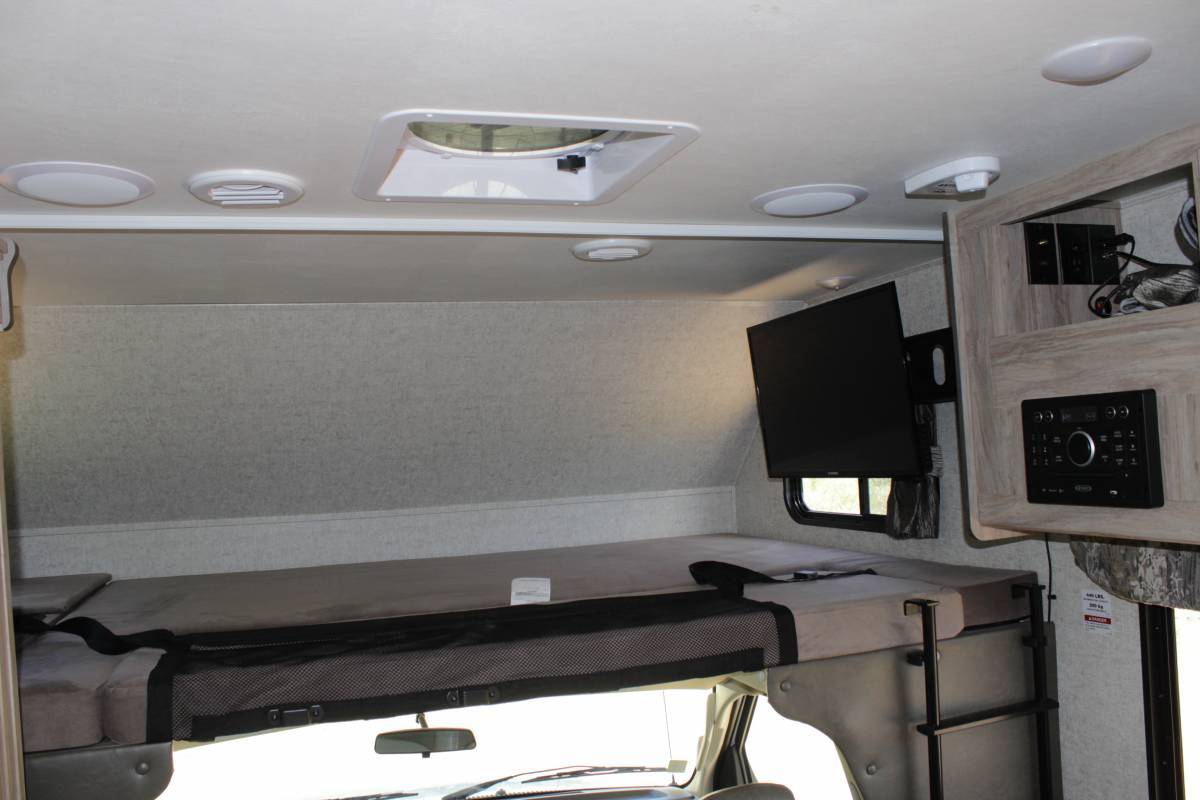 Photo 5 - 2017 Coachmen Class C Motorhome rental photo 7