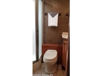 Photo 10 - 2014 Tiffin Motorhomes Class A Motorhome rental photo 12