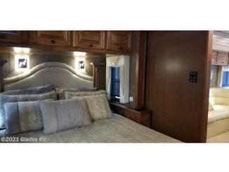 Photo 12 - 2014 Tiffin Motorhomes Class A Motorhome rental photo 14