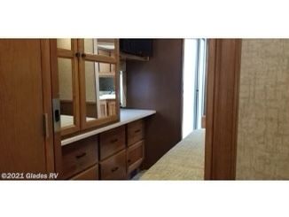 Photo 15 - 2014 Tiffin Motorhomes Class A Motorhome rental photo 17