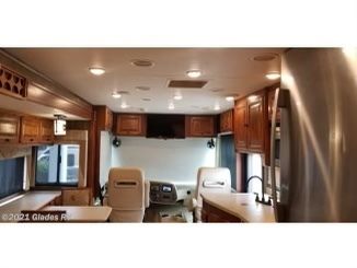 Photo 18 - 2014 Tiffin Motorhomes Class A Motorhome rental photo 20