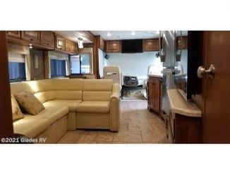 Photo 21 - 2014 Tiffin Motorhomes Class A Motorhome rental photo 23