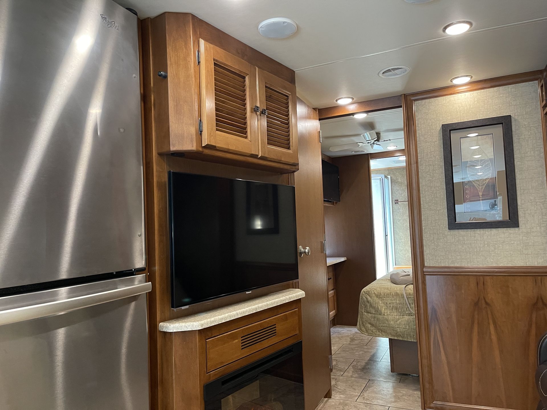 Photo 24 - 2014 Tiffin Motorhomes Class A Motorhome rental photo 26
