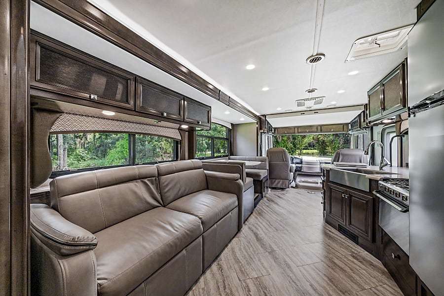 Photo 8 - 2020 Ford Class A Motorhome rental photo 10