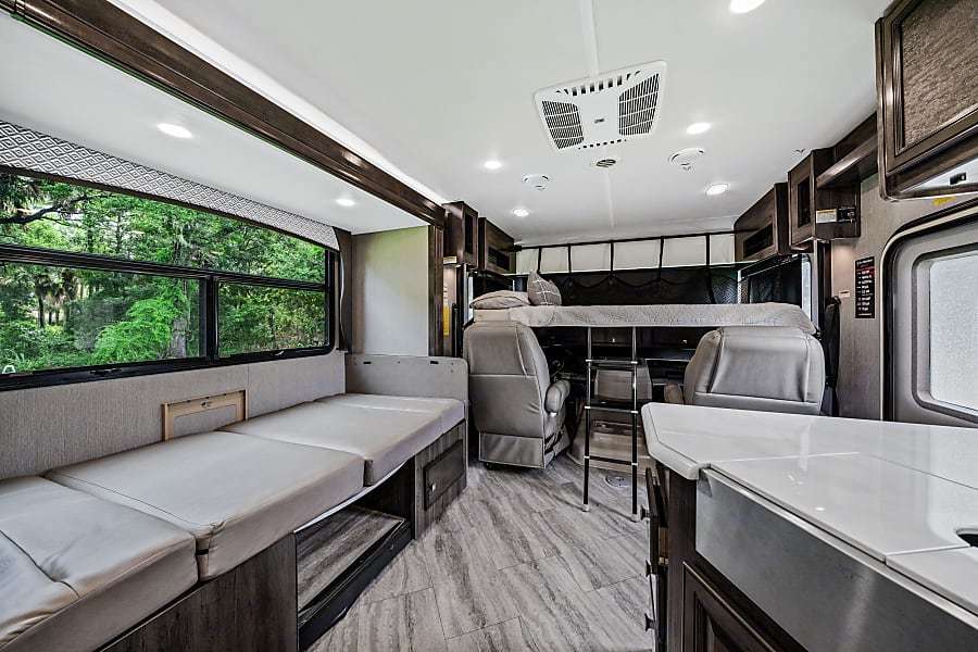 Photo 9 - 2020 Ford Class A Motorhome rental photo 11