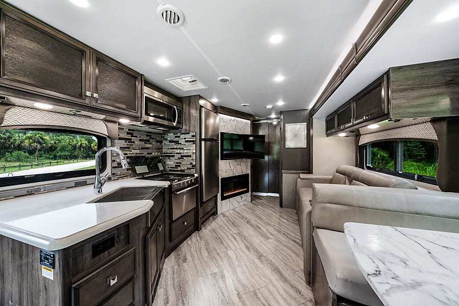 Photo 13 - 2020 Ford Class A Motorhome rental photo 15