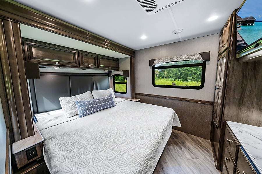 Photo 16 - 2020 Ford Class A Motorhome rental photo 18