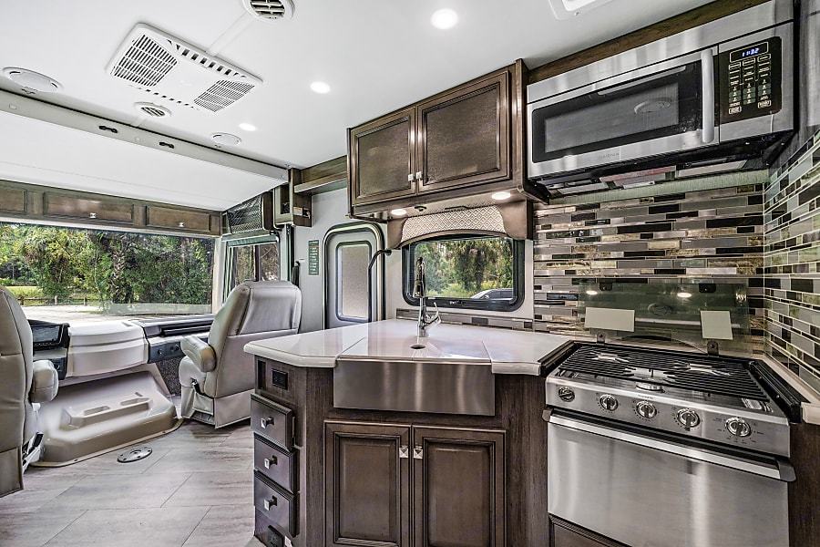 Photo 19 - 2020 Ford Class A Motorhome rental photo 21