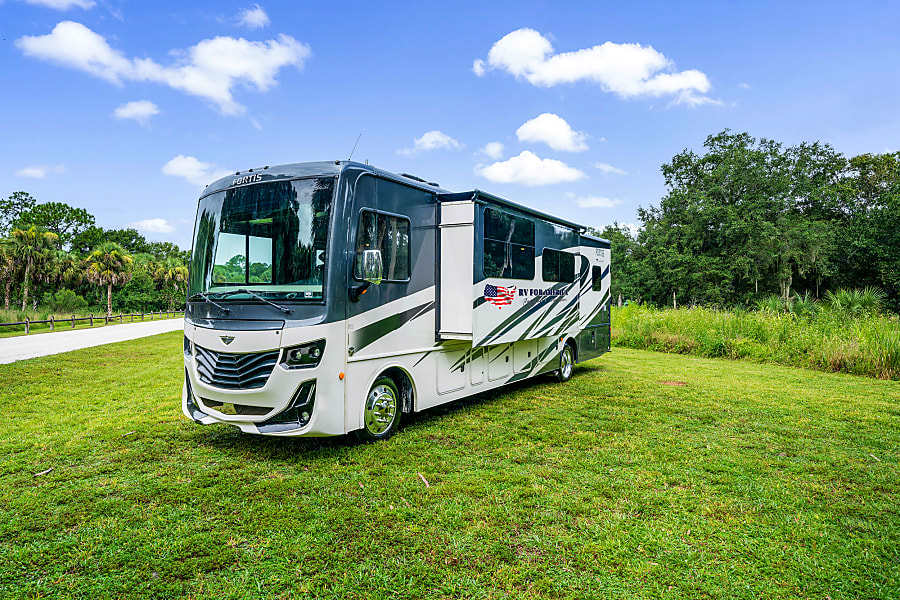 Photo 21 - 2020 Ford Class A Motorhome rental photo 23