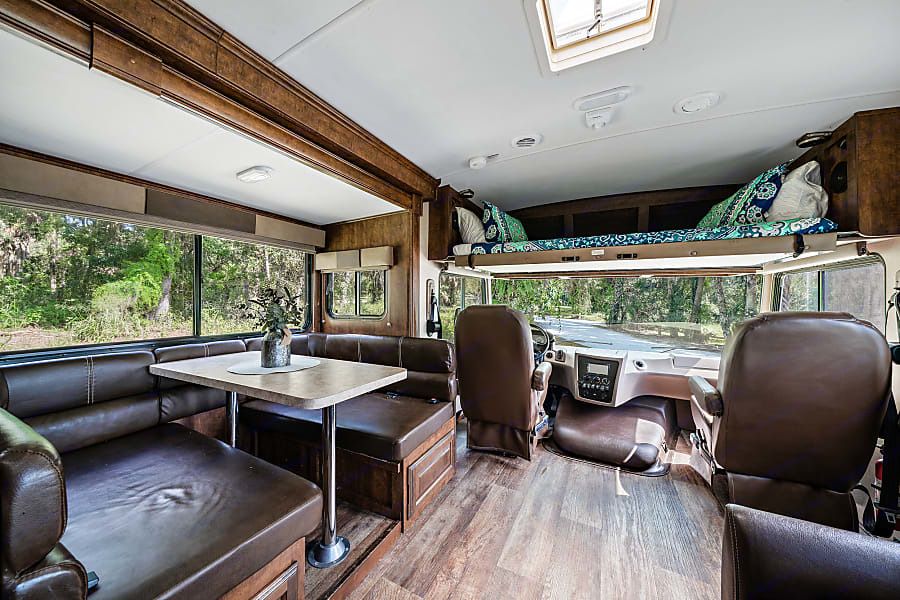 Photo 4 - 2017 American Freedom Class A Motorhome rental photo 6