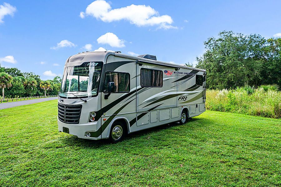 Photo 16 - 2017 American Freedom Class A Motorhome rental photo 18