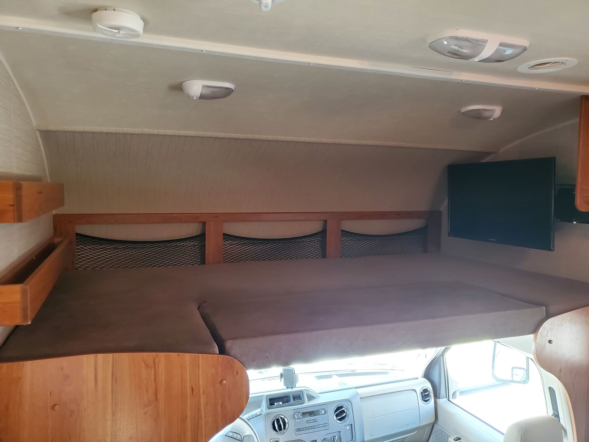 Photo 9 - 2017 Jayco Class C Motorhome rental photo 11
