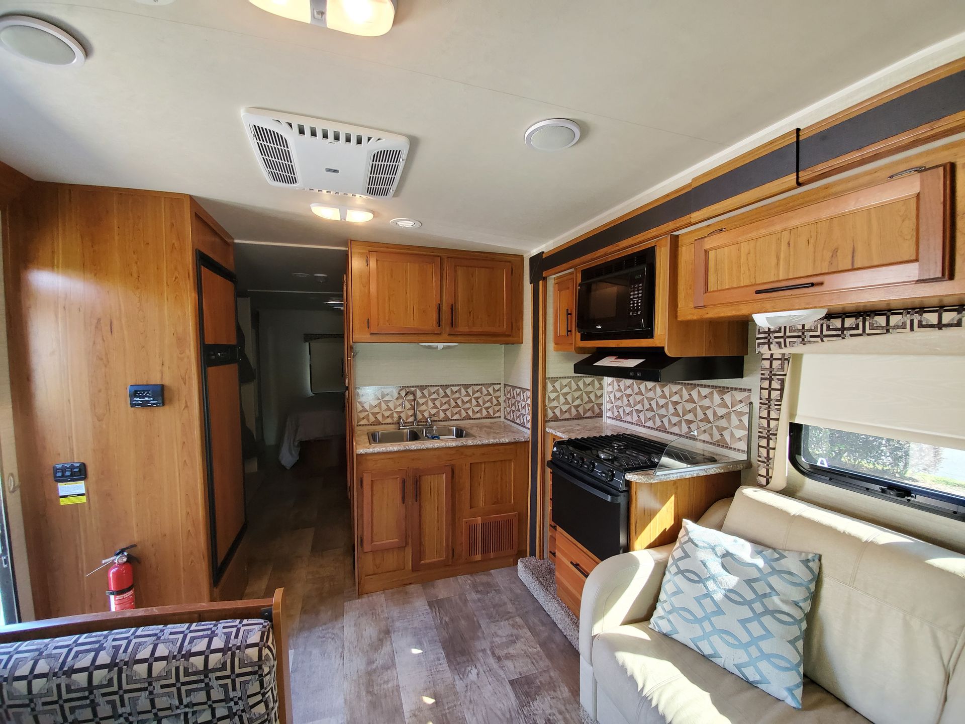 Photo 9 - 2017 Jayco Class C Motorhome rental photo 15