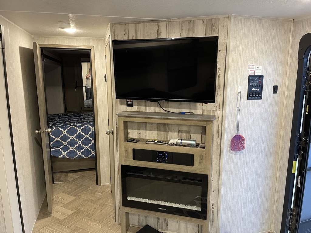 Photo 14 - 2021 Palomino Travel Trailer rental photo 16