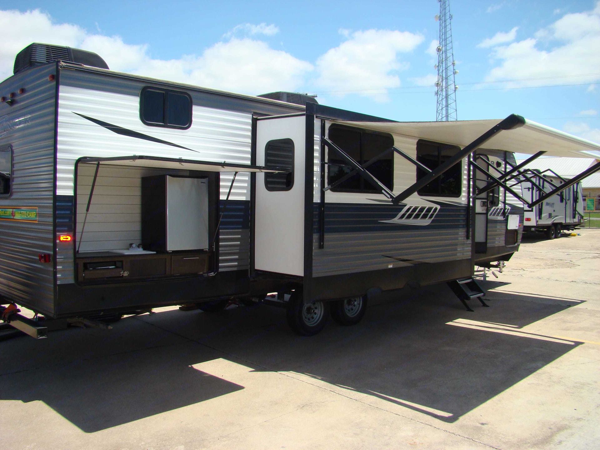 Photo 0 - 2019 CROSS ROADS Travel Trailer rental photo 2