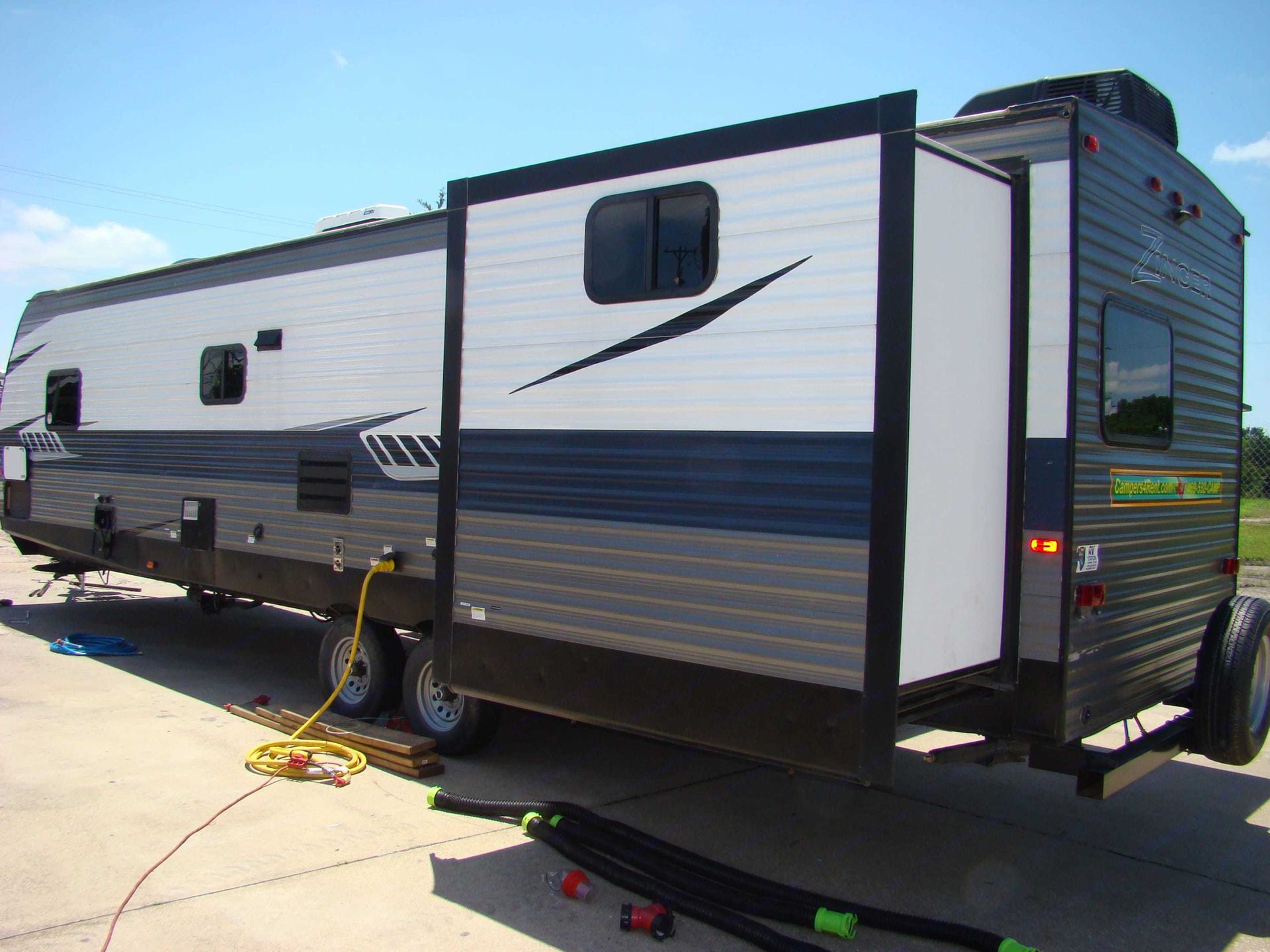 Photo 2 - 2019 CROSS ROADS Travel Trailer rental photo 4