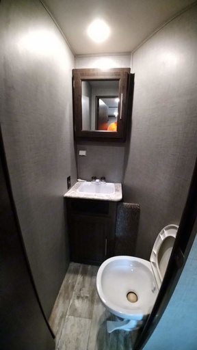 2019 CROSS ROADS Zinger 333DB Travel Trailer for rent in Cumby, TX