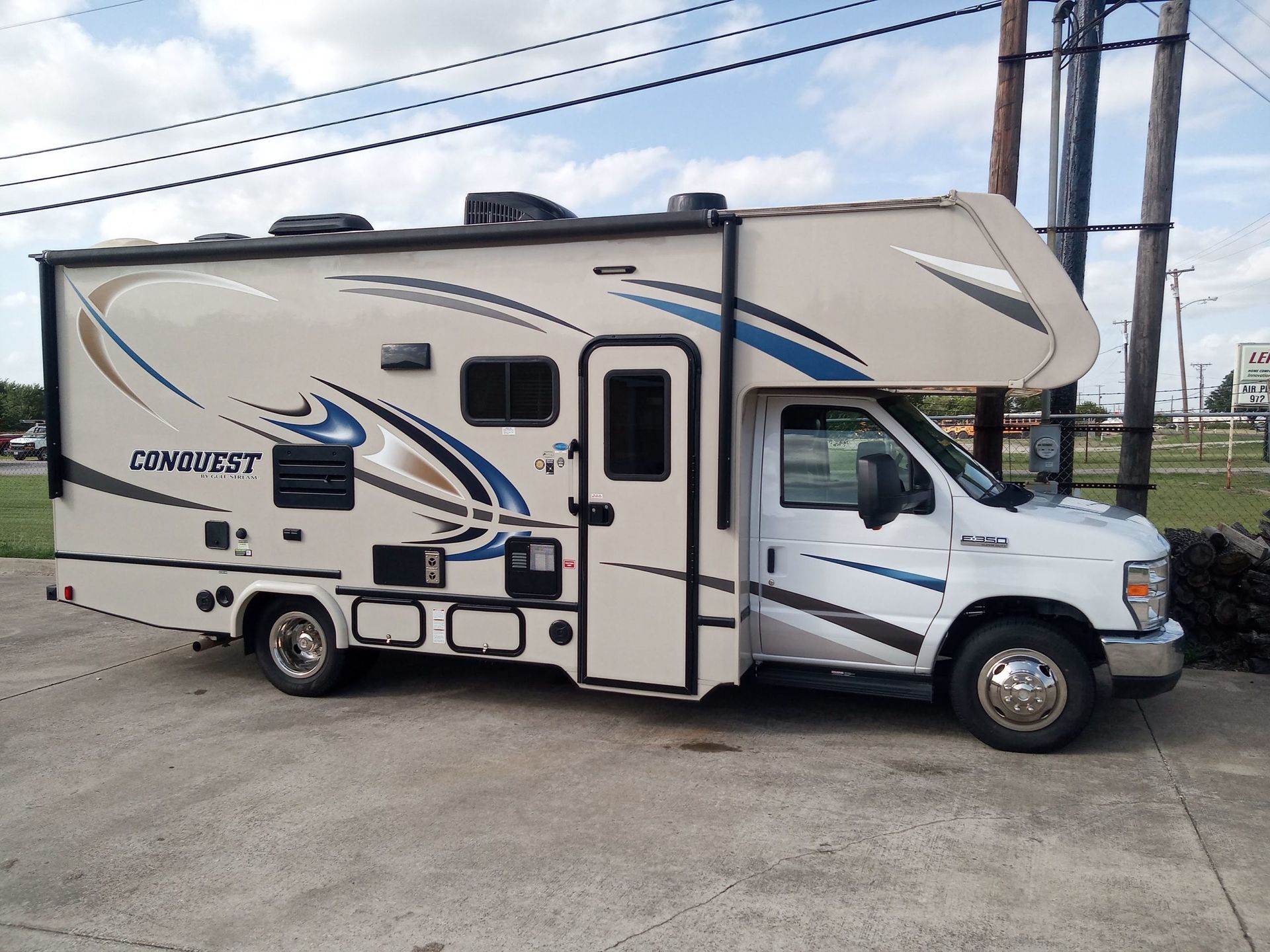 Photo 0 - 2019 Gulf Stream Class C Motorhome rental photo 2