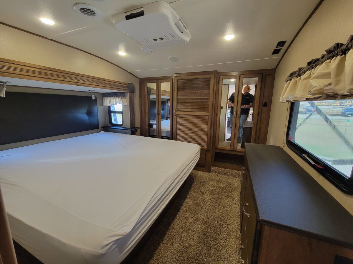 Photo 3 - 2017 Coachmen Fifth Wheel rental photo 5