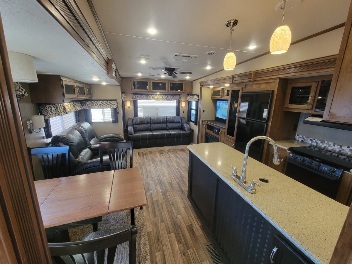 Photo 4 - 2017 Coachmen Fifth Wheel rental photo 6