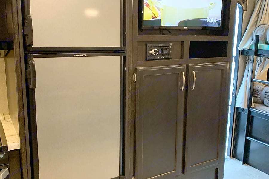 Photo 7 - 2019 Grand Design Travel Trailer rental photo 9