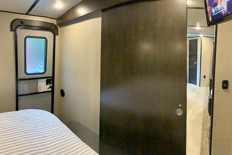Photo 14 - 2019 Grand Design Travel Trailer rental photo 16