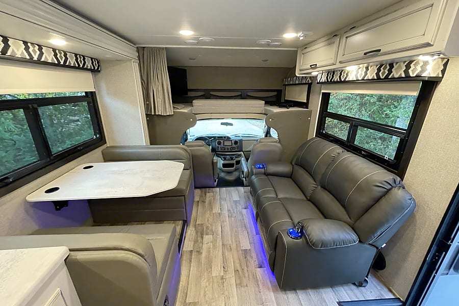 Photo 2 - 2020 Jayco Class C Motorhome rental photo 4