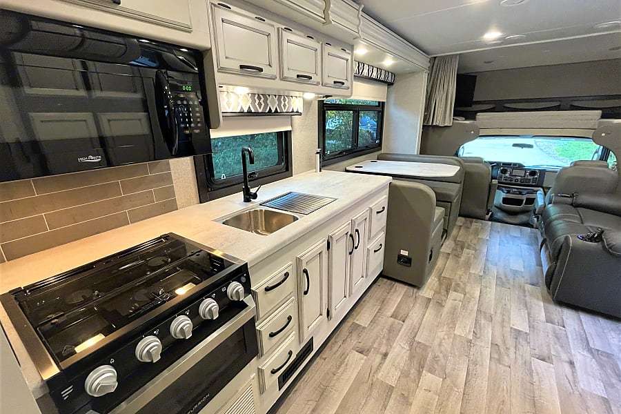 Photo 5 - 2020 Jayco Class C Motorhome rental photo 7