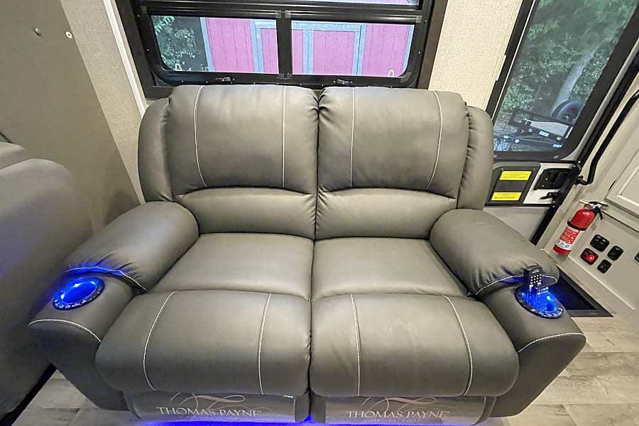 Photo 6 - 2020 Jayco Class C Motorhome rental photo 8