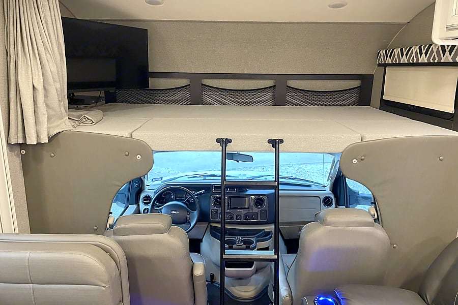 Photo 8 - 2020 Jayco Class C Motorhome rental photo 10