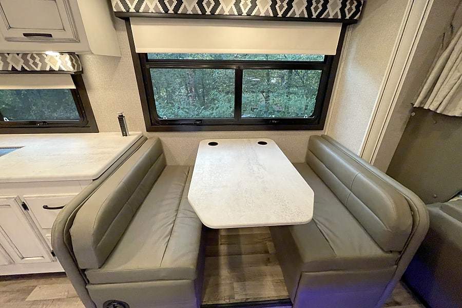 Photo 9 - 2020 Jayco Class C Motorhome rental photo 11