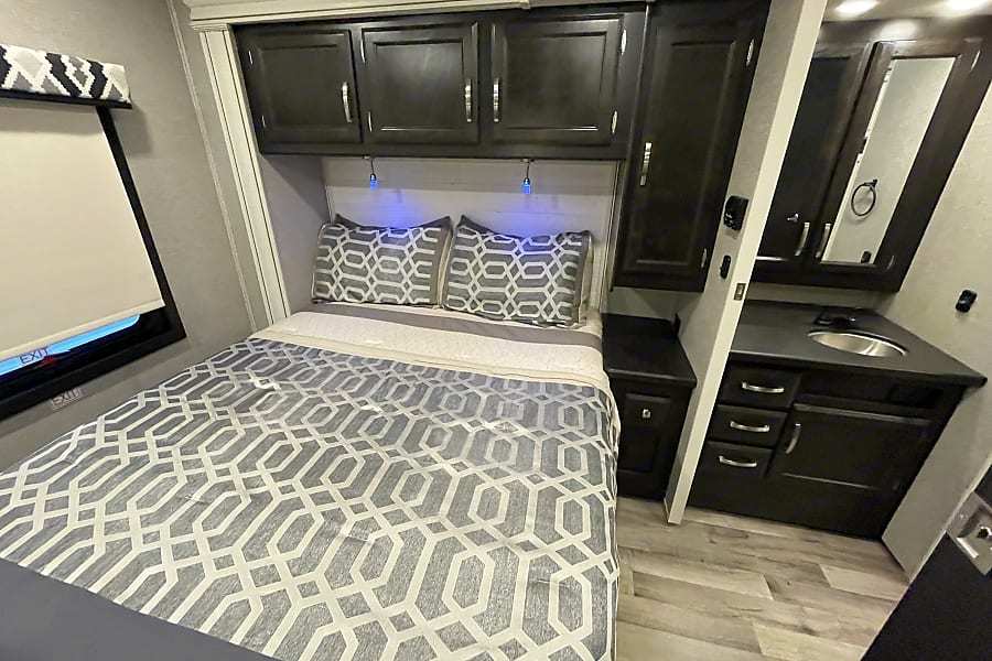 Photo 10 - 2020 Jayco Class C Motorhome rental photo 12