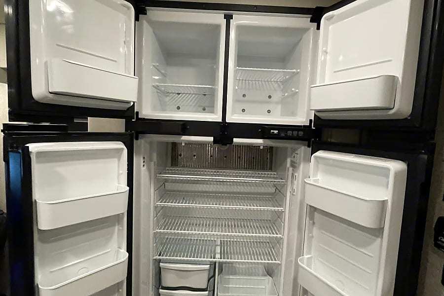 Photo 14 - 2020 Jayco Class C Motorhome rental photo 16