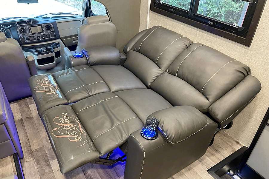 Photo 24 - 2020 Jayco Class C Motorhome rental photo 26