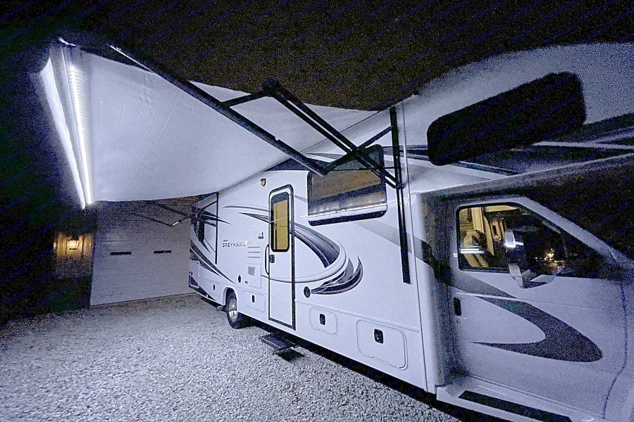 Photo 35 - 2020 Jayco Class C Motorhome rental photo 37