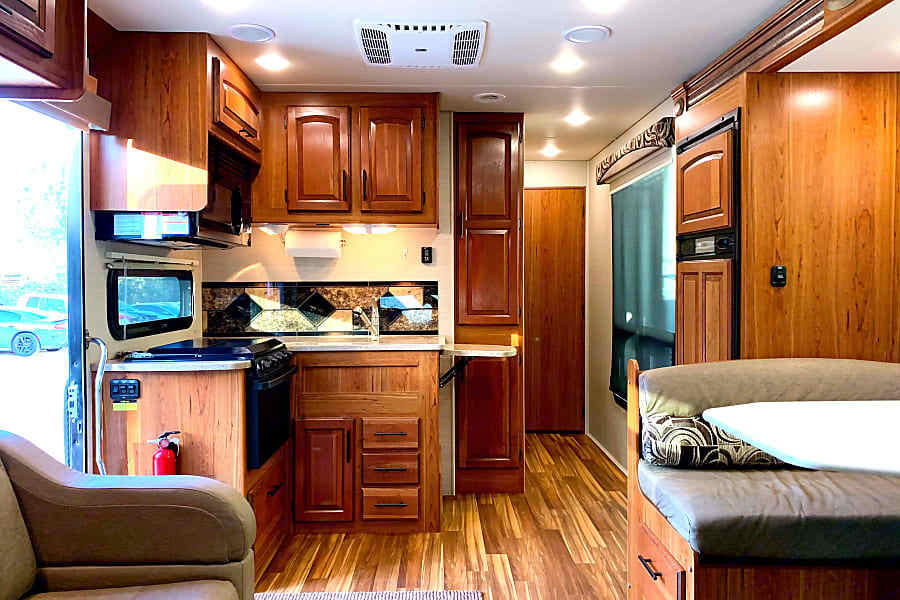 Photo 5 - 2017 Jayco Class C Motorhome rental photo 7