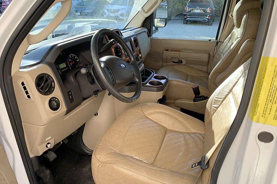 Photo 12 - 2017 Jayco Class C Motorhome rental photo 14