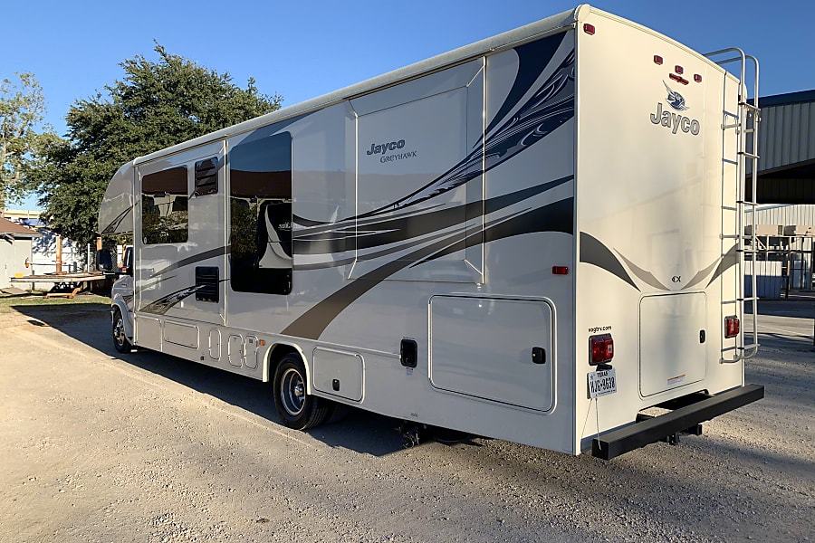 Photo 26 - 2017 Jayco Class C Motorhome rental photo 28