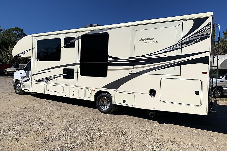Photo 28 - 2017 Jayco Class C Motorhome rental photo 30