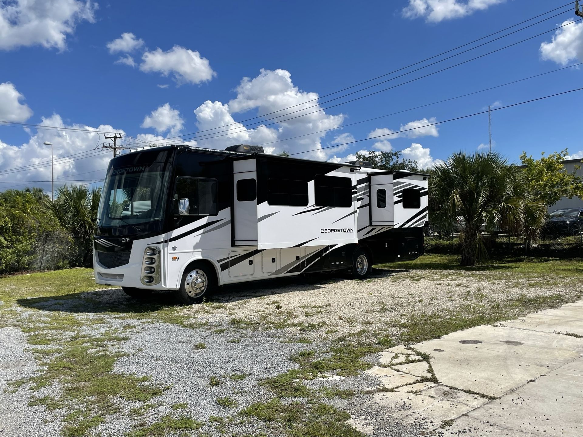 Photo 5 - 2022 Forest River Class A Motorhome rental photo 7