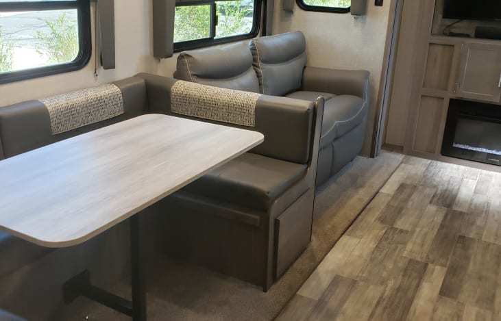 Photo 1 - 2021 Crossroads Fifth Wheel rental photo 17