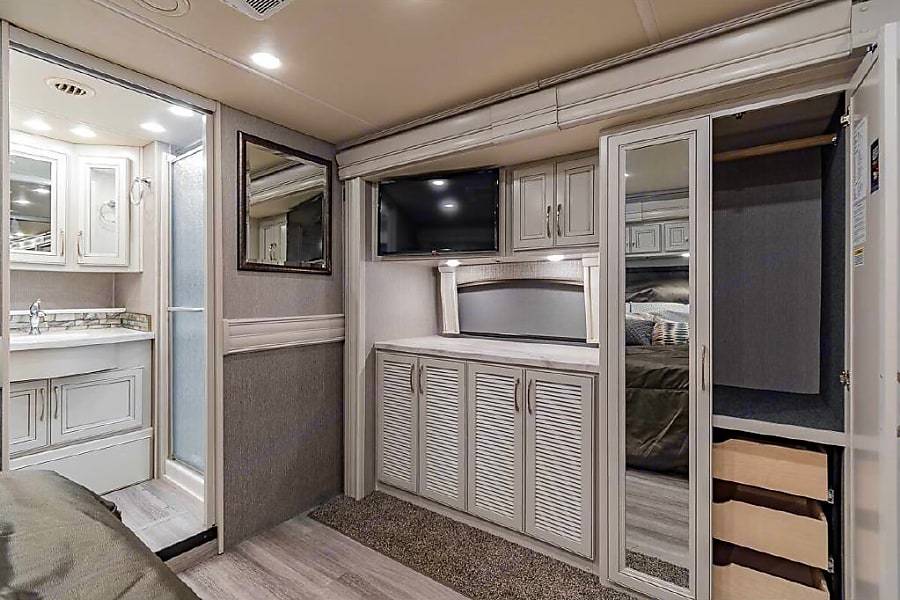 Photo 25 - 2022 Holiday  Rambler Class A Motorhome rental photo 27