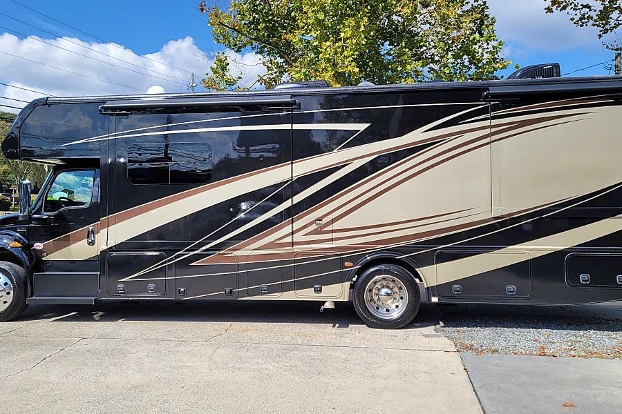 Photo 35 - 2022 Nexus Class C Motorhome rental photo 37