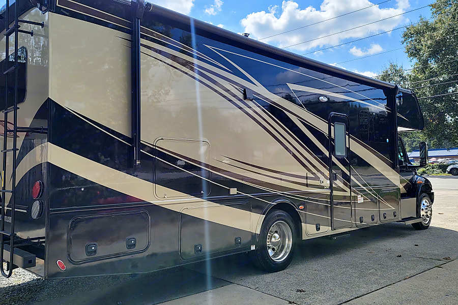 Photo 37 - 2022 Nexus Class C Motorhome rental photo 39