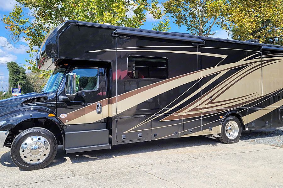 Photo 38 - 2022 Nexus Class C Motorhome rental photo 40