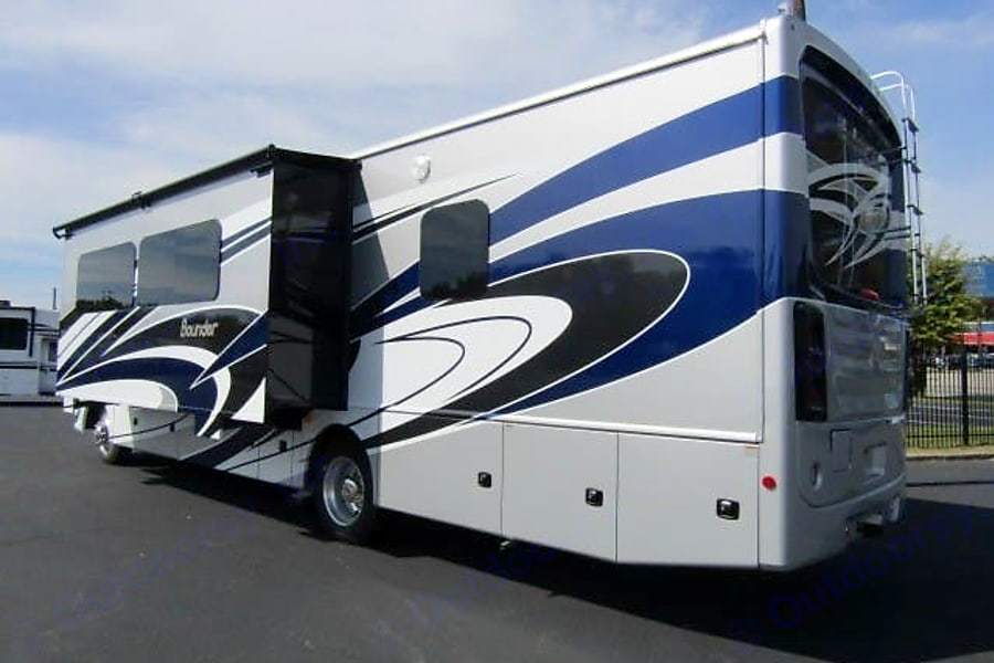 Photo 29 - 2022 Fleetwood Class A Motorhome rental photo 31