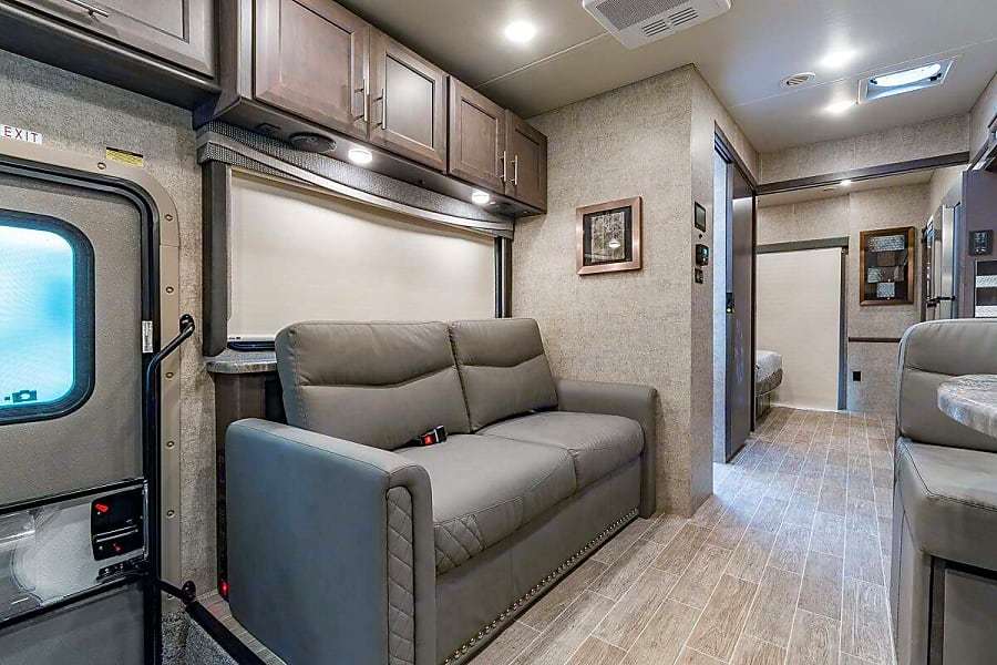 Photo 10 - 2022 Thor Class A Motorhome rental photo 12